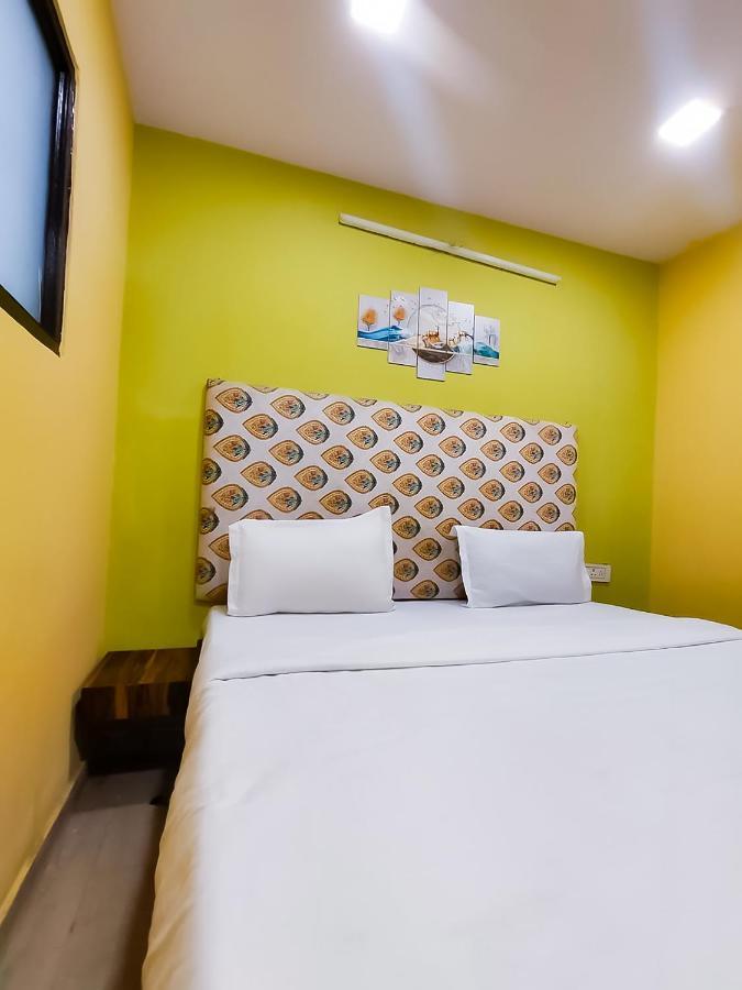 Hotel Roomshala 122 Park View - Near Adarsh Nagar New Delhi