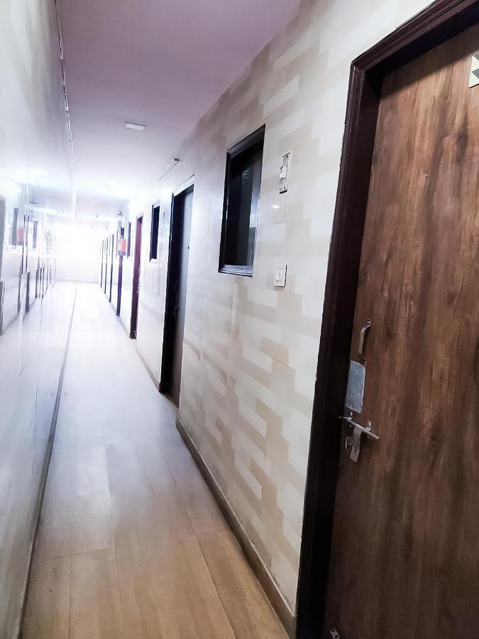 Hotel Roomshala 122 Park View - Near Adarsh Nagar 3*