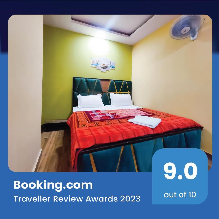 Roomshala 122 Park View - Near Adarsh Nagar 3*