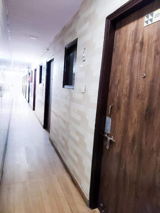 Hotel Roomshala 122 Park View - Near Adarsh Nagar New Delhi