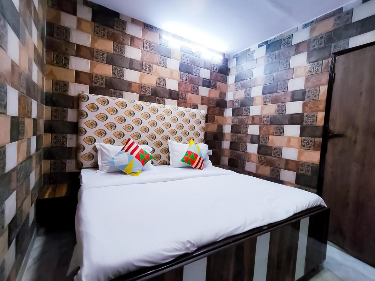 Roomshala 122 Park View - Near Adarsh Nagar New Delhi
