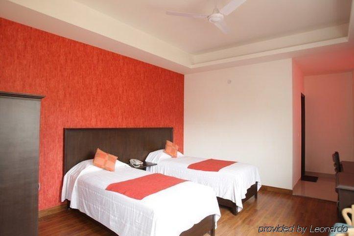Hotel Clark Heights New Delhi