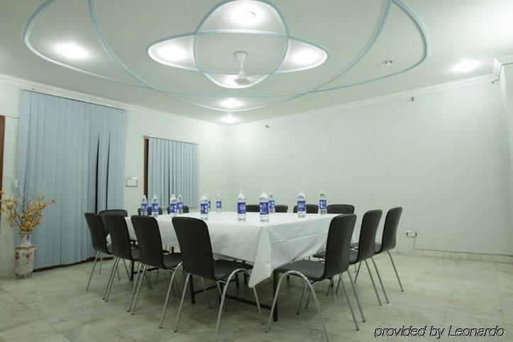 Hotel Clark Heights 3*