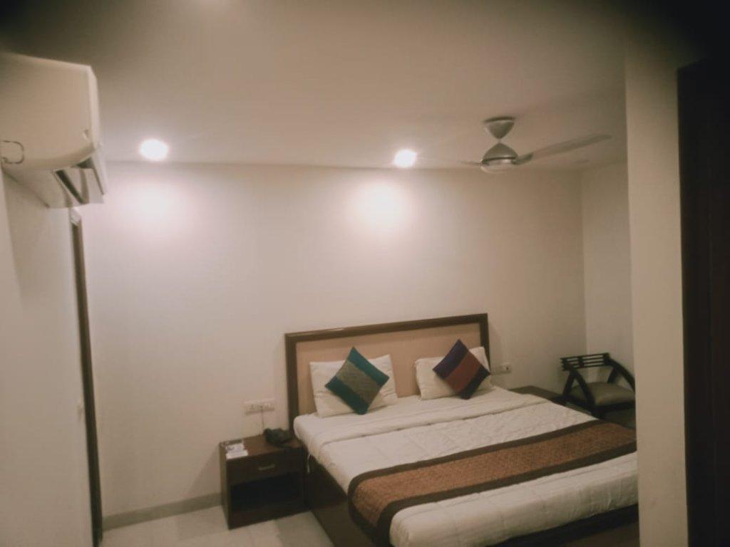 Hotel Oyo Blu Pebbles Near Delhi Airport Nova Deli