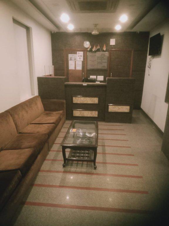 Oyo Blu Pebbles Near Delhi Airport 3*