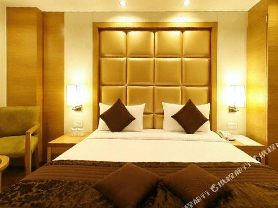 Almondz 3* New Delhi
