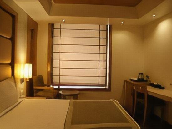Almondz Hotel New Delhi