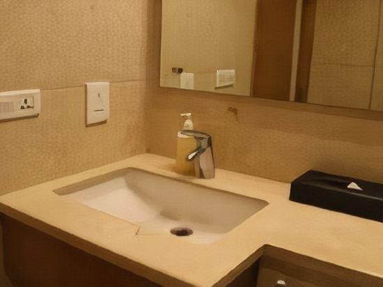 Almondz 3* New Delhi