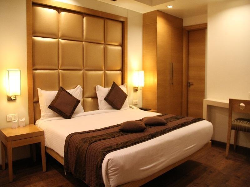 Almondz Hotel 3*