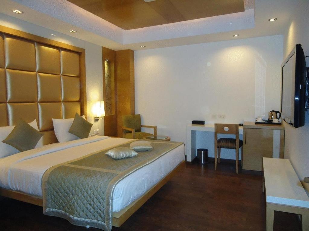 Almondz 3* New Delhi