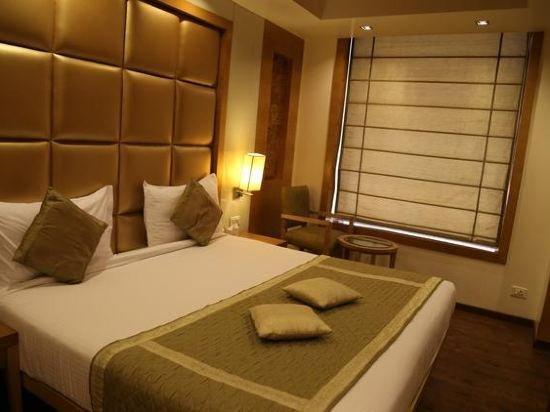 Almondz Hotel New Delhi