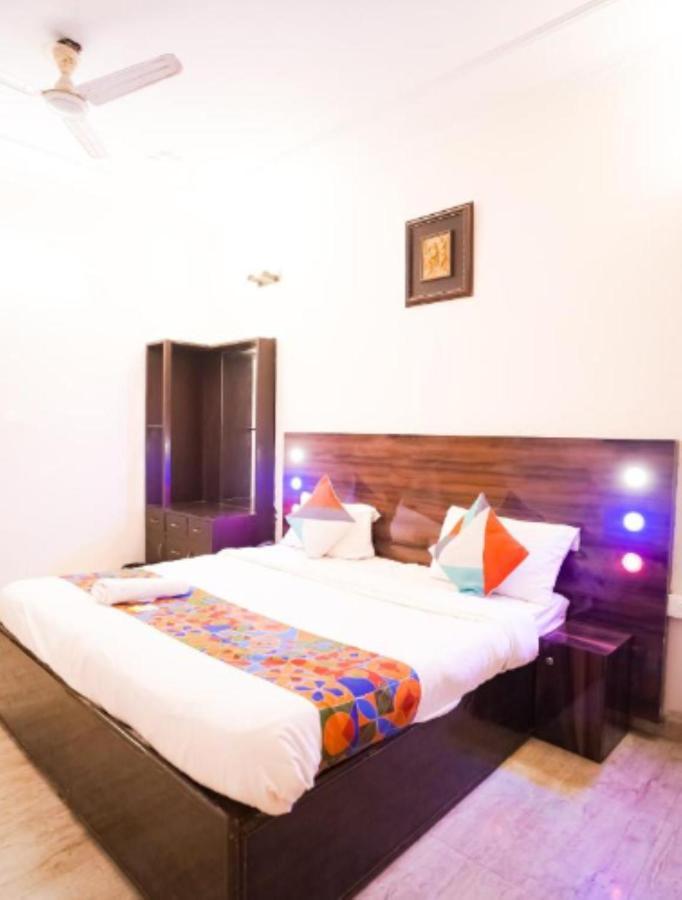 The Oscar - Kailash Colony 3*