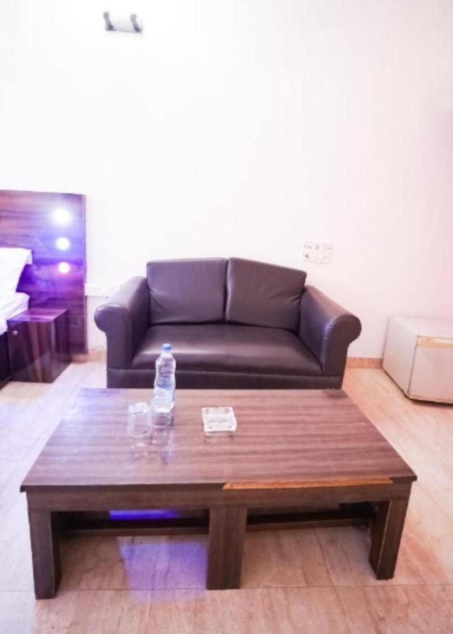 The Oscar - Kailash Colony Hotel New Delhi