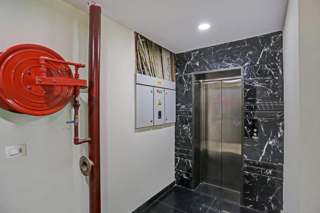 Hotel Oyo Flagship 81255 Royal Palace Nova Deli