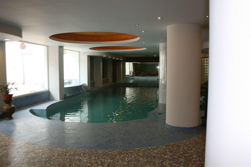 Mantra Amaltas Hotel New Delhi