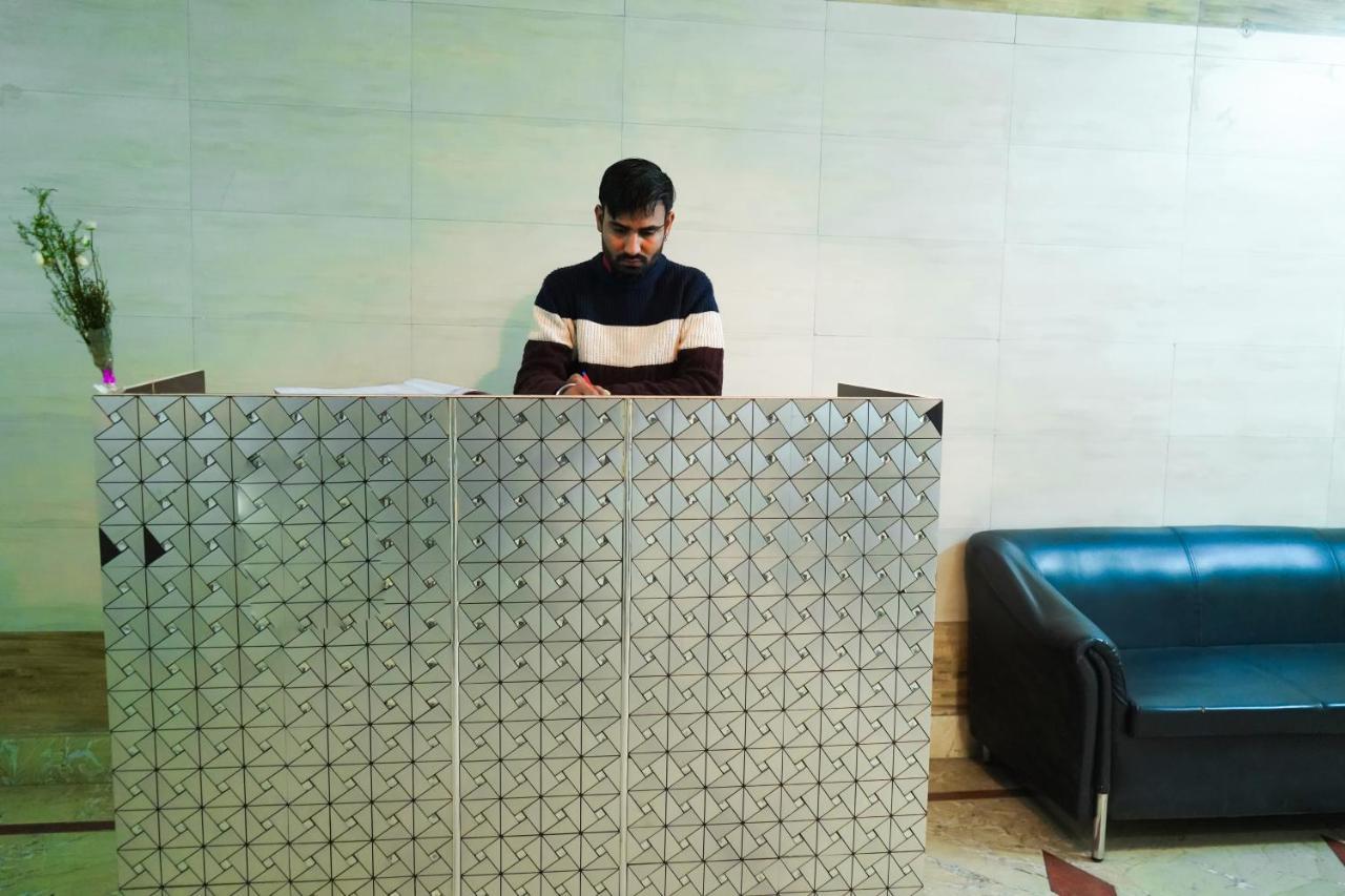 Hotel Roomshala 124 Royal Rohini - Sector 16 Nova Deli