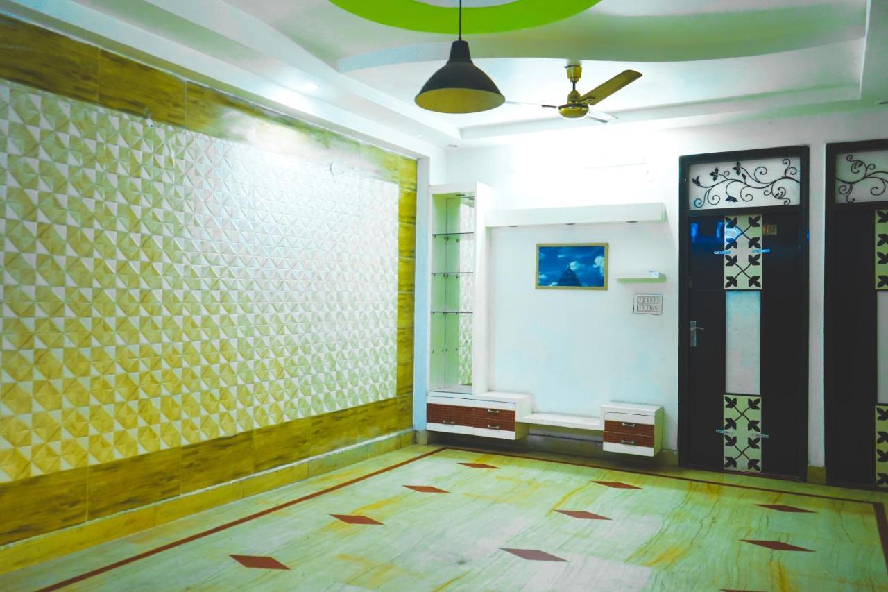 Hotel Roomshala 124 Royal Rohini - Sector 16 Nova Deli