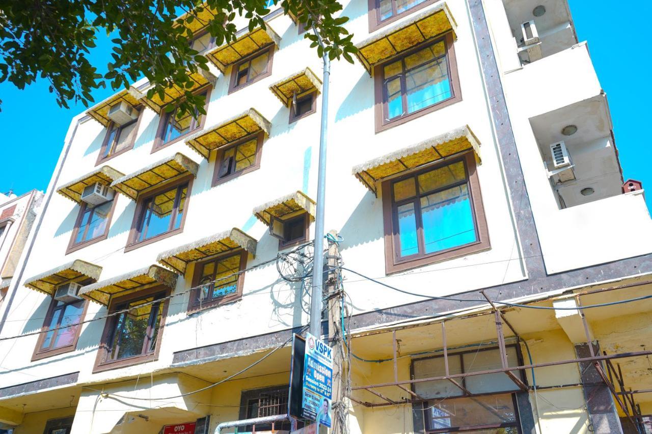Hotel Roomshala 124 Royal Rohini - Sector 16 Nova Deli