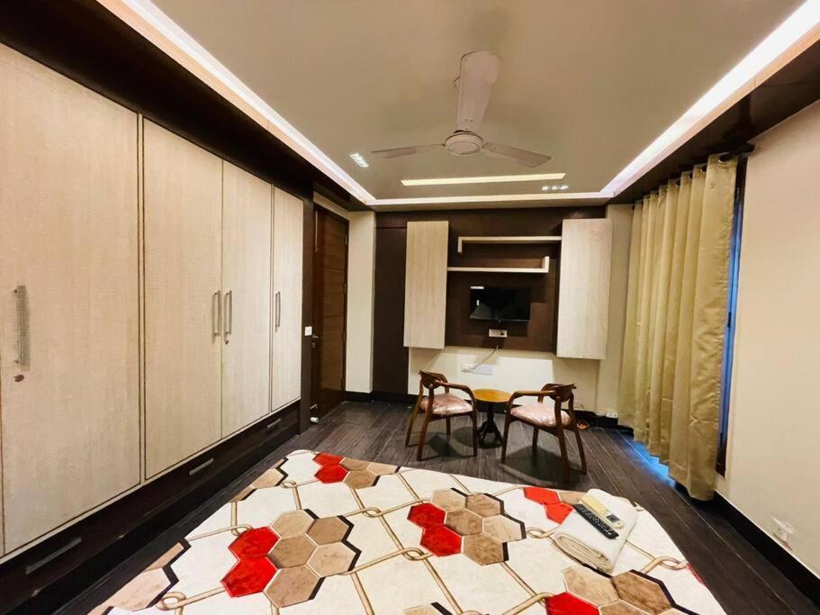 Fortune Service 4bhk D-163 Saket Apartment