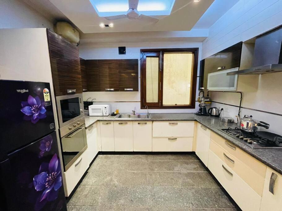 Fortune Service 4bhk D-163 Saket New Delhi