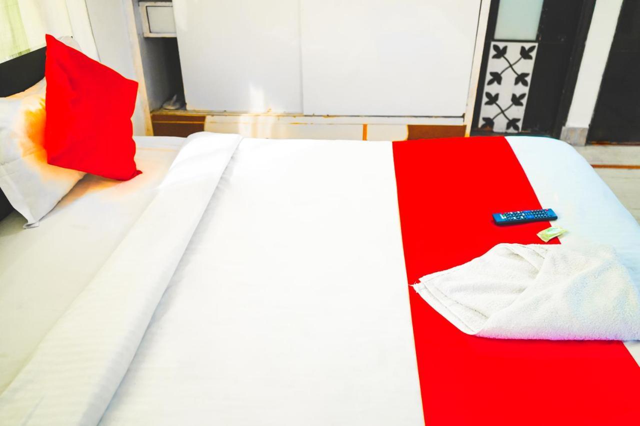 Roomshala 124 Royal Rohini - Sector 16 Hotel