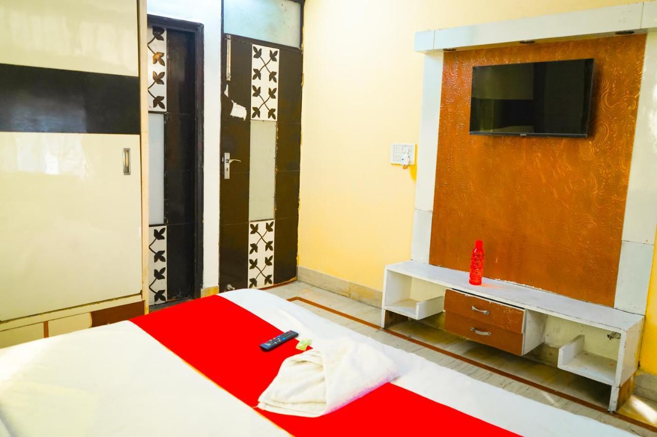 Hotel Roomshala 124 Royal Rohini - Sector 16 Nova Deli