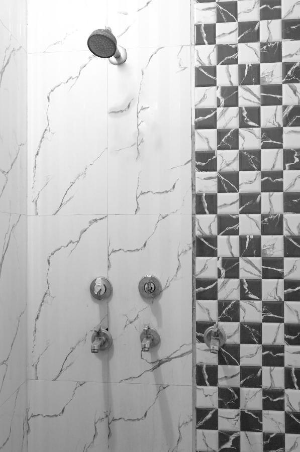 Roomshala 124 Royal Rohini - Sector 16 Hotel Nova Deli