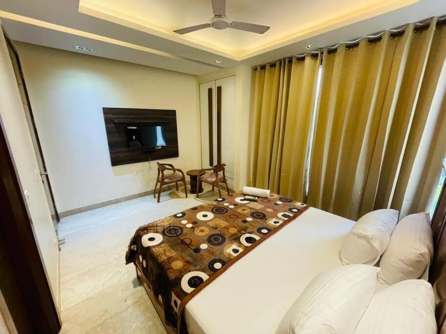Fortune Service 4bhk D-163 Saket *