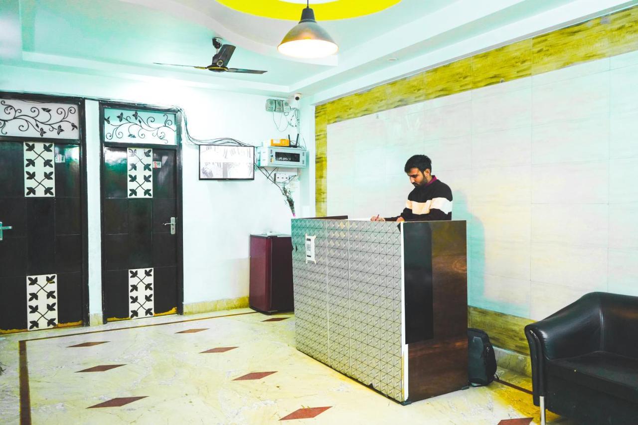 Roomshala 124 Royal Rohini - Sector 16 Hotel
