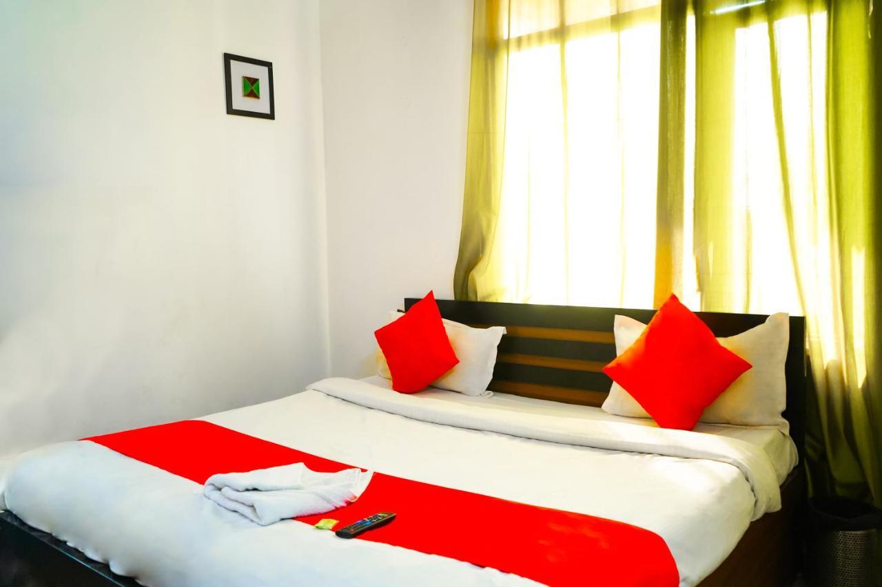 Roomshala 124 Royal Rohini - Sector 16 3* Nova Deli