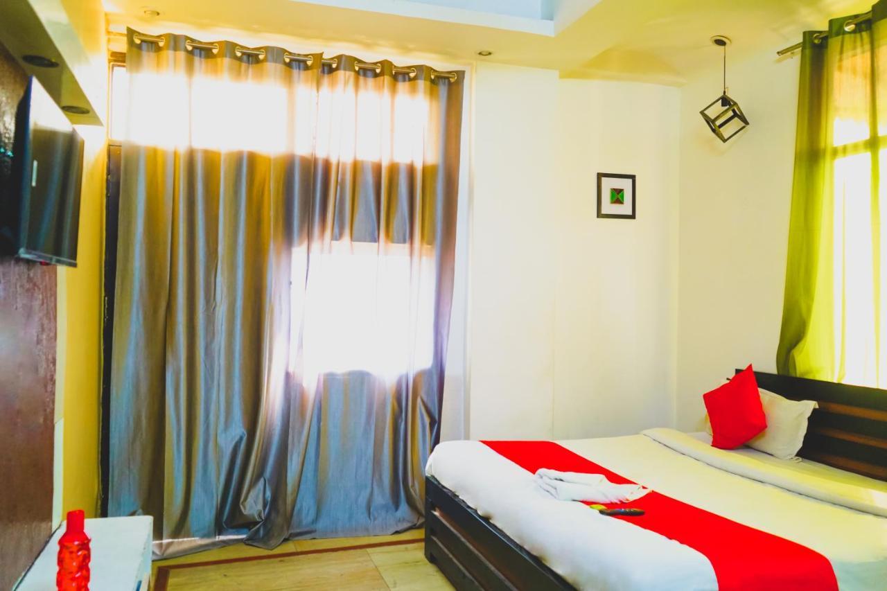Hotel Roomshala 124 Royal Rohini - Sector 16 Nova Deli