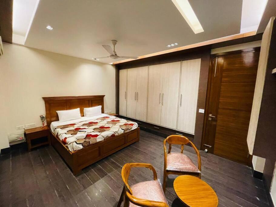 Fortune Service 4bhk D-163 Saket Apartment