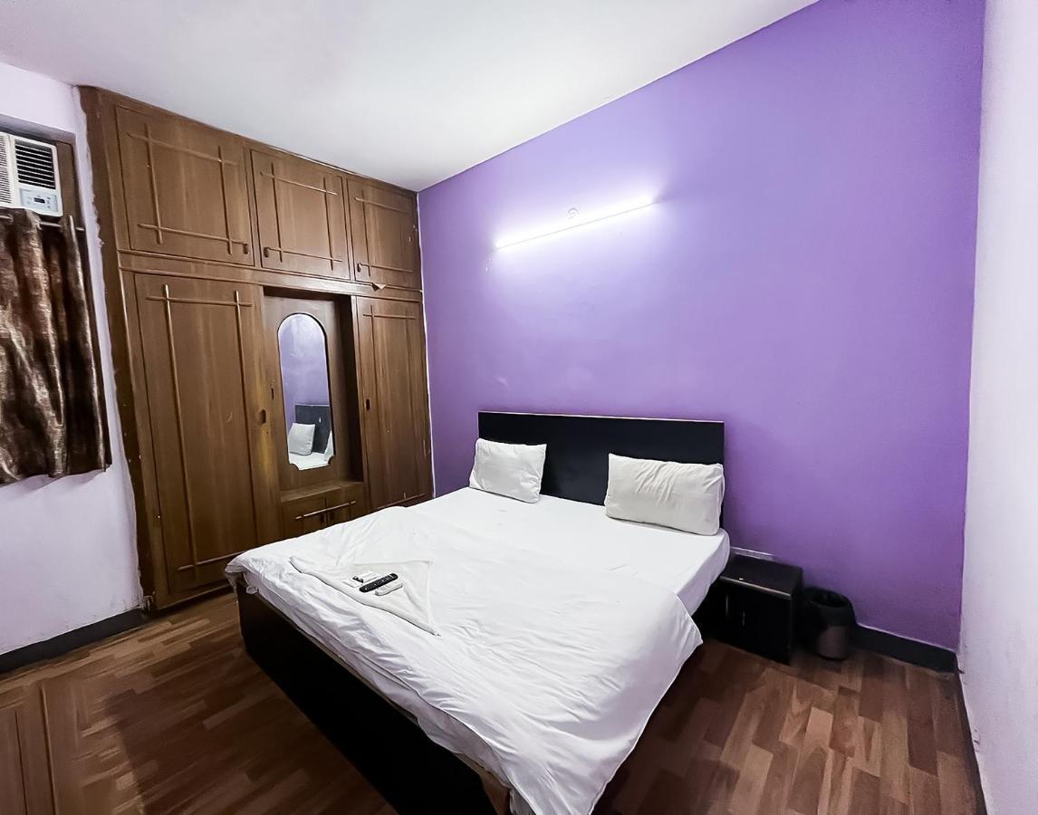 Hotel Roomshala 119 Jps Near Pvr Vikas Puri Nova Deli