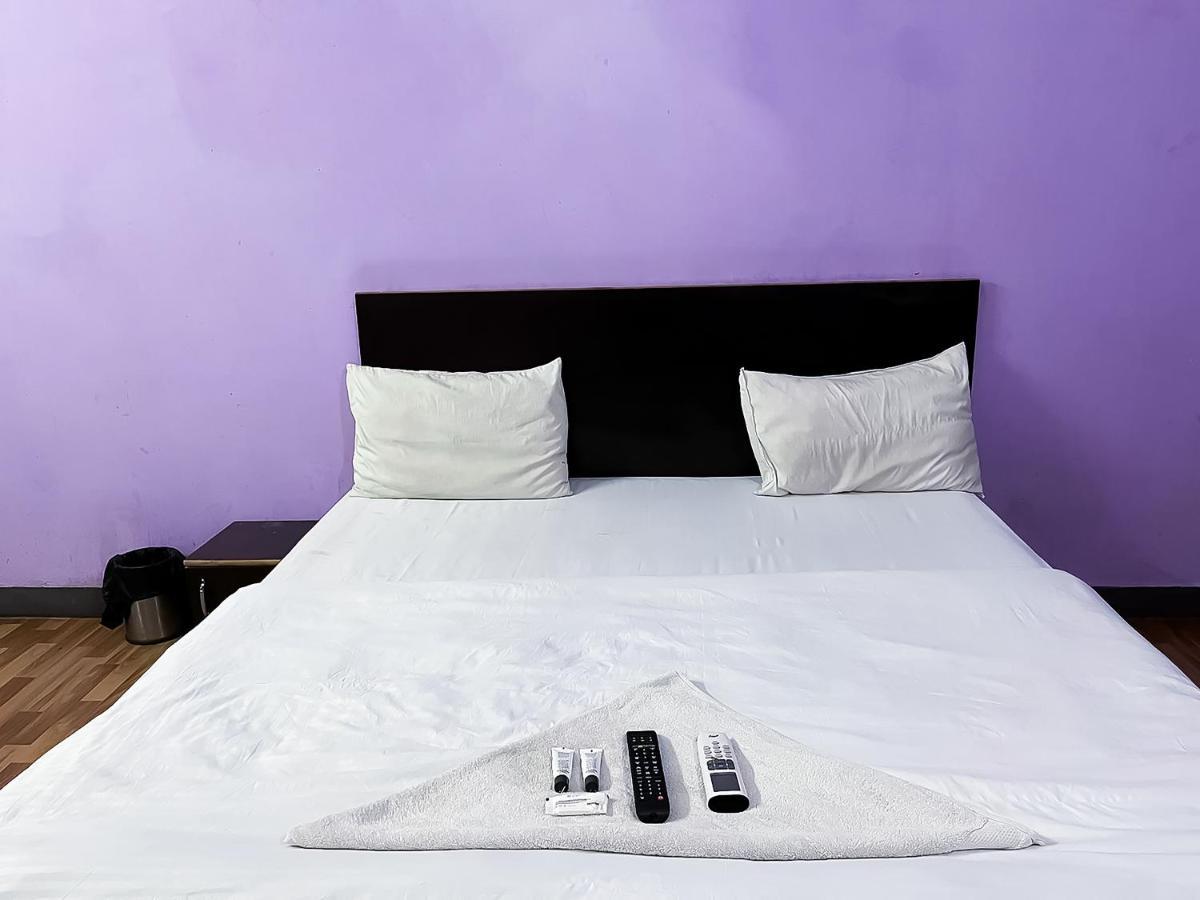 Roomshala 119 Jps Near Pvr Vikas Puri 3* Nova Deli