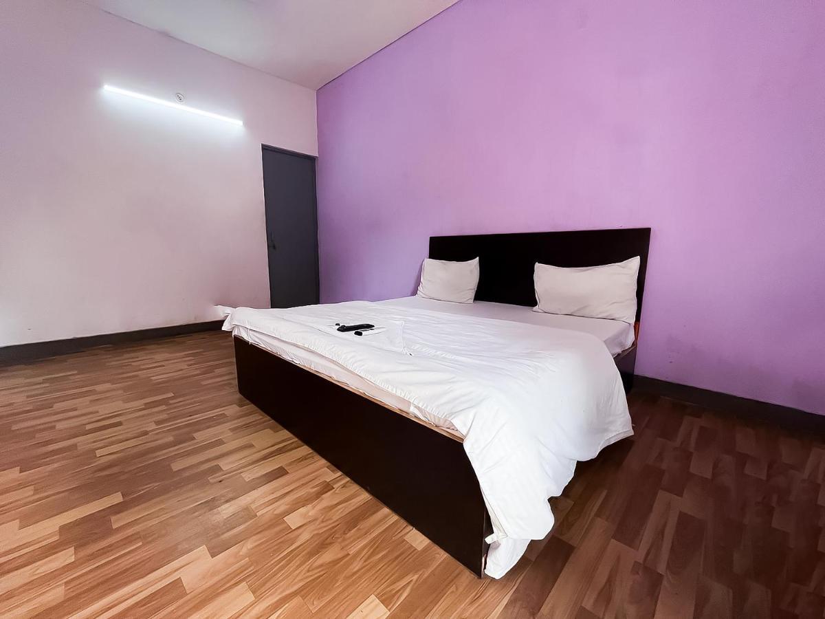 Roomshala 119 Jps Near Pvr Vikas Puri 3*