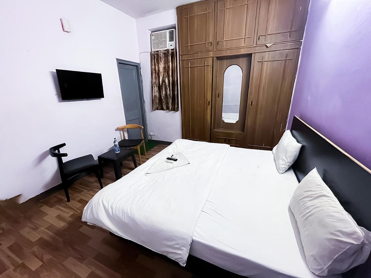 Roomshala 119 Jps Near Pvr Vikas Puri Hotel 3*
