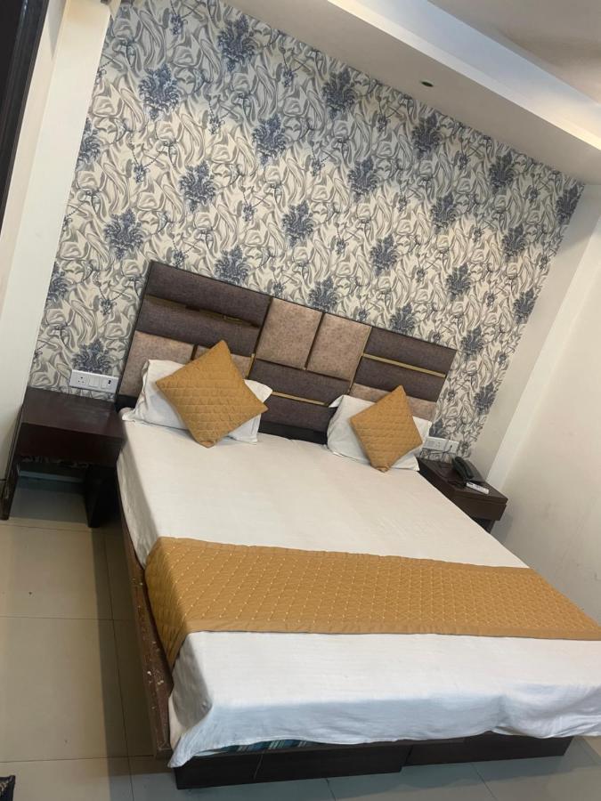 Royal Plaza 3*