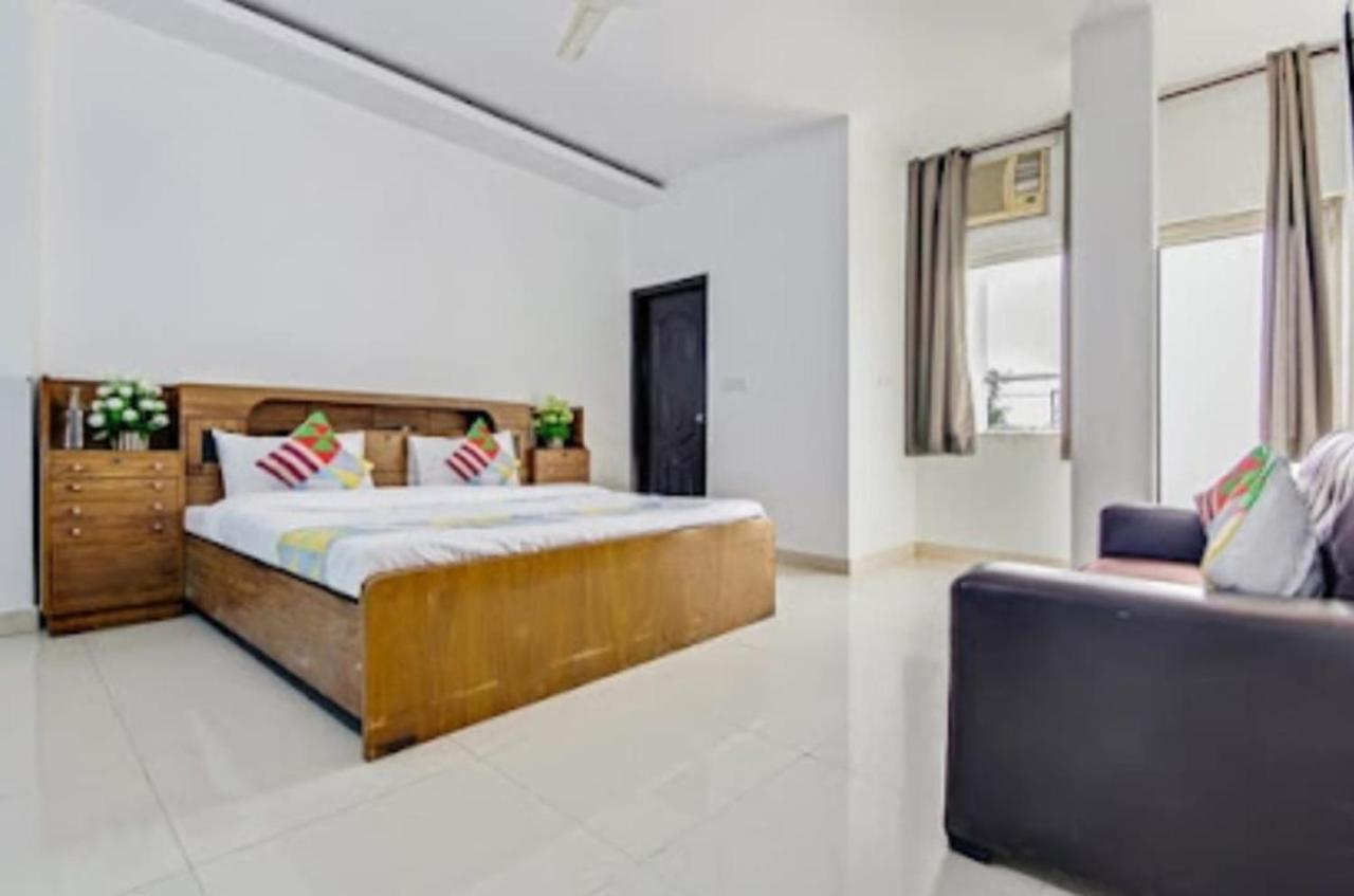 The Lazeez Hotel New Delhi
