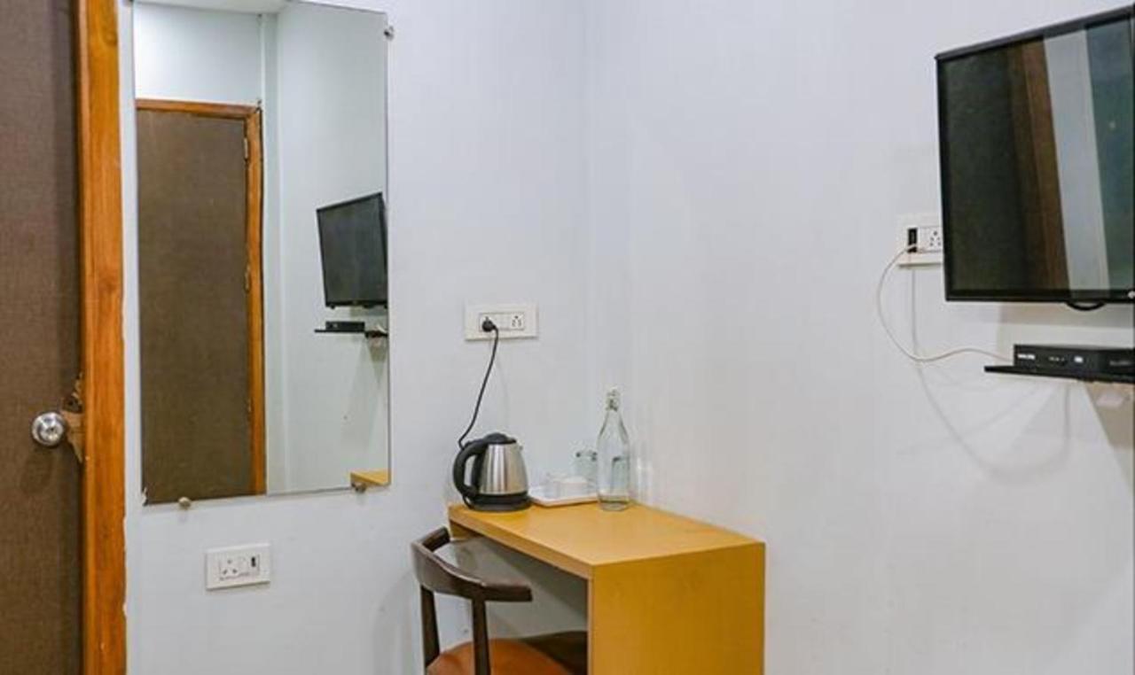 Fabhotel F9 Prime Executive Paschim Vihar 3*