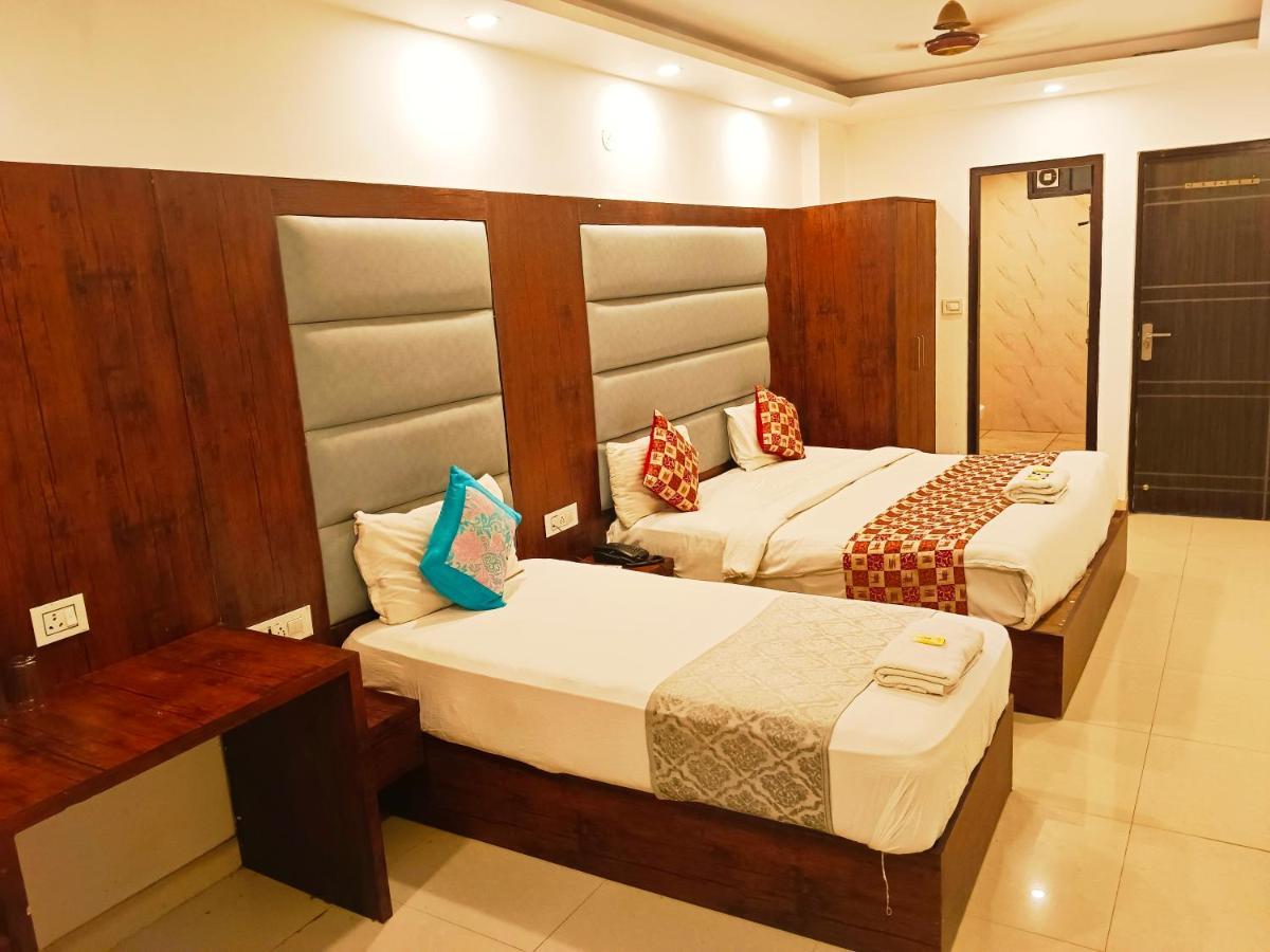 Le Mount 4* New Delhi