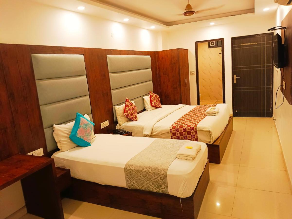 Le Mount 4* New Delhi