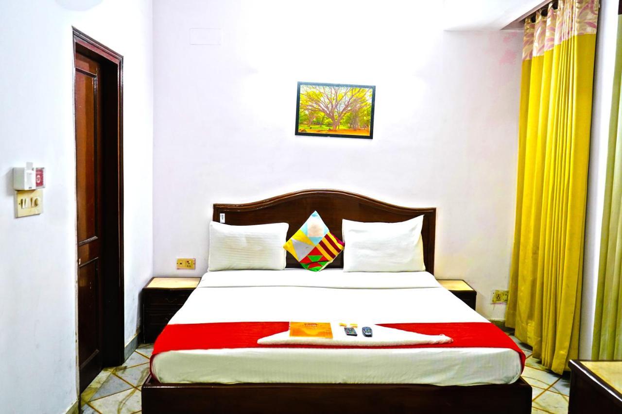 Hotel Iconic Stays Near Ganga Ram Hospital