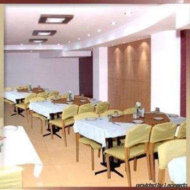 Hotel Oyo 10848 Geeson 3*