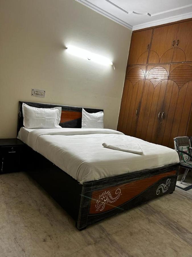Hotel Delite - Nehru Enclave Gate No 5 3*