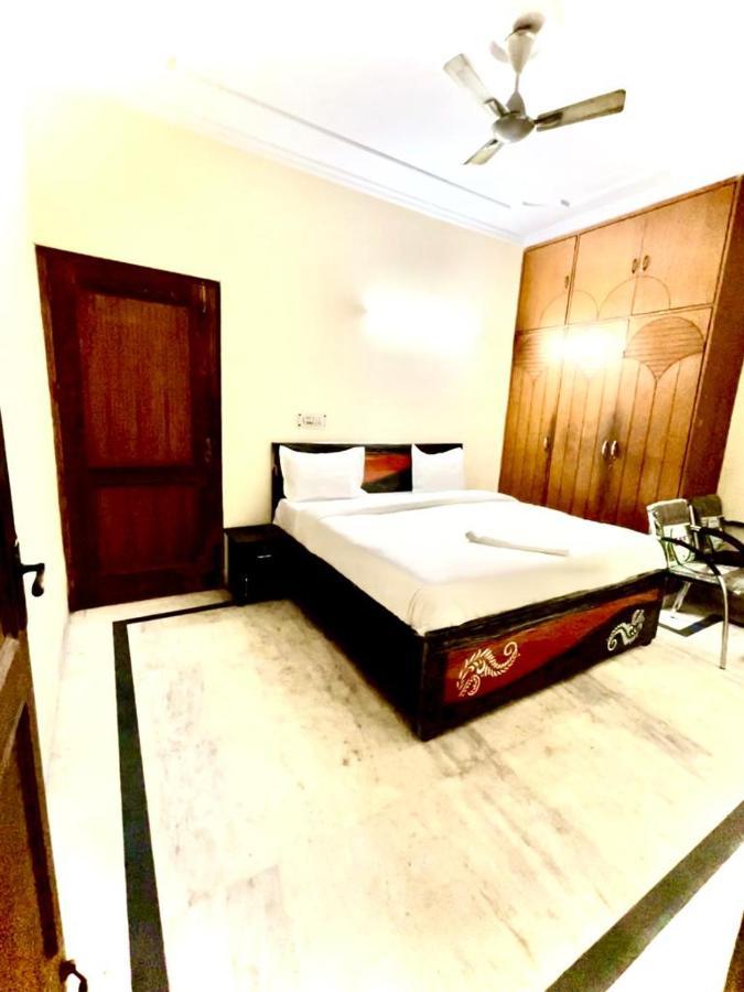 Delite - Nehru Enclave Gate No 5 New Delhi