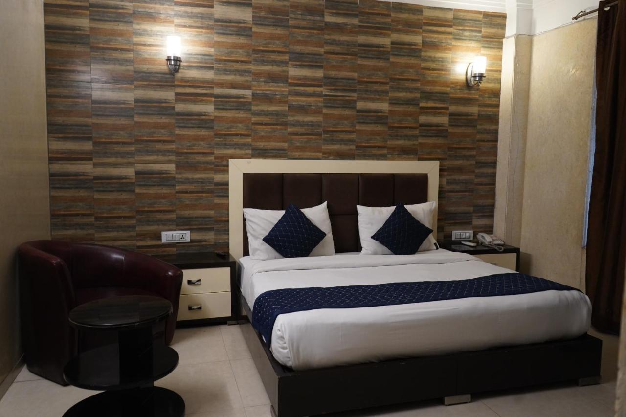 O Delhi, Near Metro Station Karol Bagh 3*