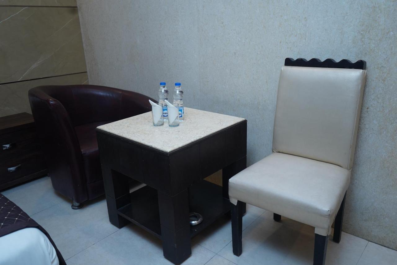O Delhi, Near Metro Station Karol Bagh 3*