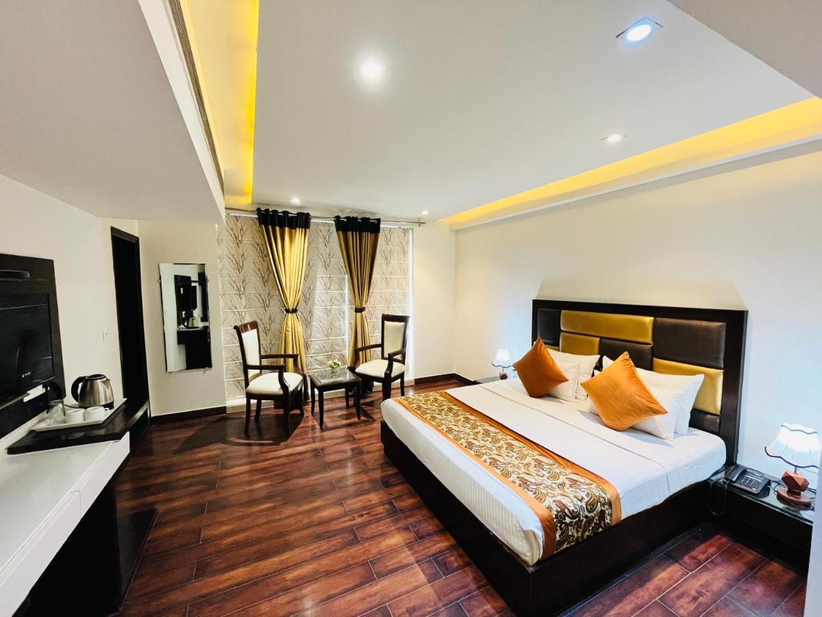 Aura Ip Grand Karkardooma Metro Station Couple Friendly 3* New Delhi