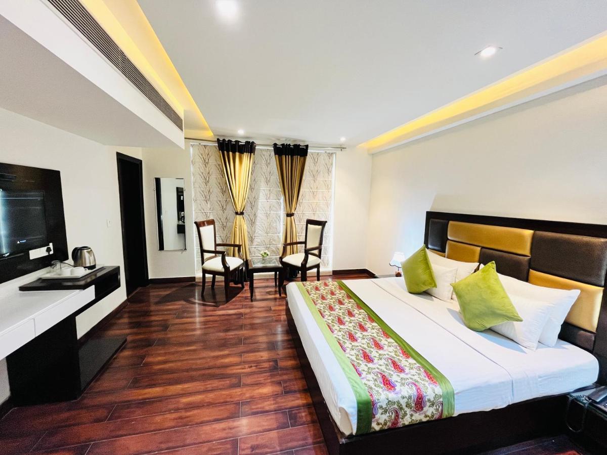 Aura Ip Grand Karkardooma Metro Station Couple Friendly Hotel