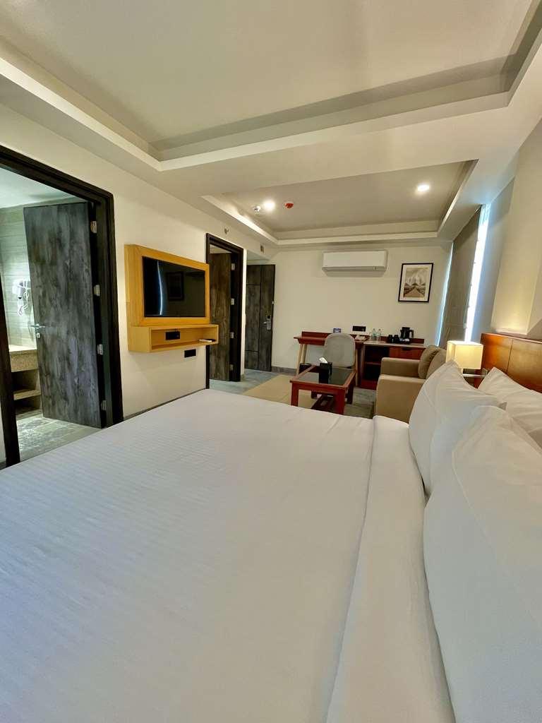 Western Maharani Bagh Hotel New Delhi